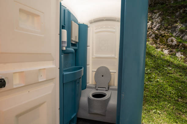 Best Portable Restroom Servicing (Cleaning and Restocking)  in Glen Cove, NY